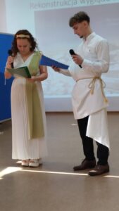 Inscenizacja „Odprawy posłów greckich” - scena z Heleną i Posłem.