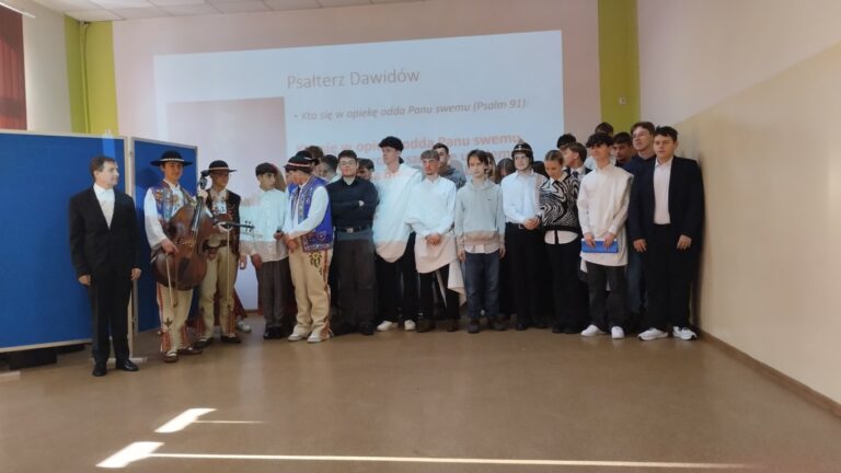 Uczestnicy szkolnej edycji Narodowego Czytania 2025