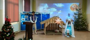 19 grudnia 2025 roku, po zakończeniu tradycyjnych klasowych wigilii społeczność ZSZiP w Krościenku nad Dunajcem wzięła udział w Jasełkach.