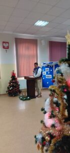 19 grudnia 2025 roku, po zakończeniu tradycyjnych klasowych wigilii społeczność ZSZiP w Krościenku nad Dunajcem wzięła udział w Jasełkach.