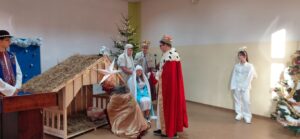 19 grudnia 2025 roku, po zakończeniu tradycyjnych klasowych wigilii społeczność ZSZiP w Krościenku nad Dunajcem wzięła udział w Jasełkach.