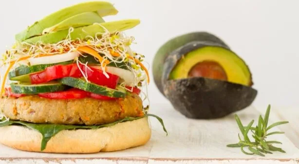 Hamburger i awokado
