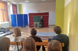 Spektakle profilaktyczne „W sieci słów” oraz „Szkolna elita”