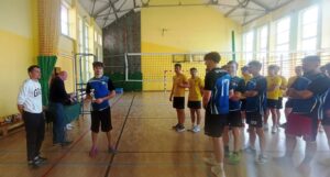 Odbiór pucharu przez kapitana drużyny za zajęcie 1 miejsca w turnieju.